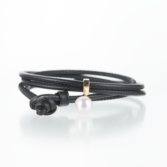 アコヤ真珠のレザーブレスレット　イエローゴールドK18YG ブラックカラー