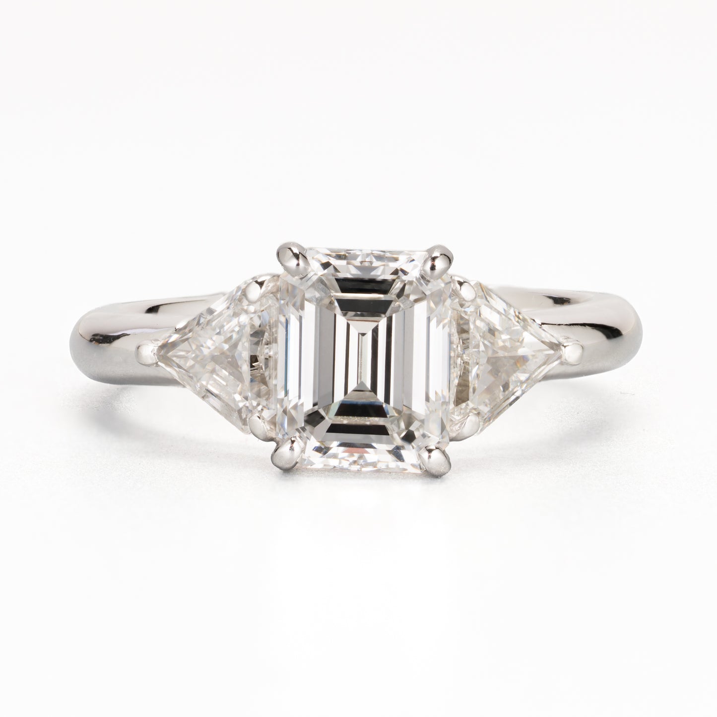 ZUISHO ダイヤモンド エメラルドカット ダイヤモンド 1.54ct Fカラー IF GIA鑑定書付 1126421682 プラチナ950 リング カイトカット ダイヤモンド 0.70ct F-G VS