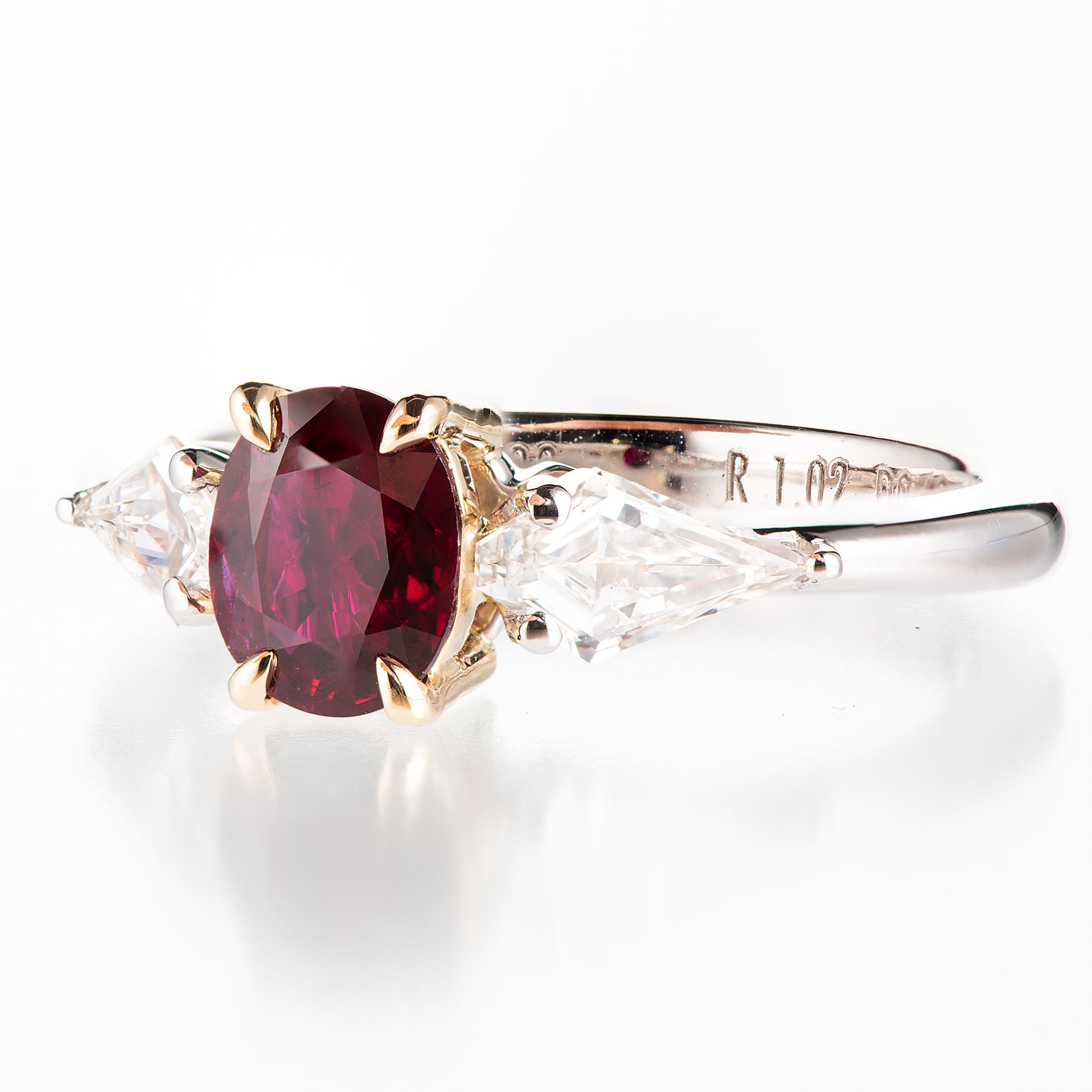 トリロジー　ビルマ産1ctピジョンブラッド　オーバルカット ルビーリング プラチナ950リング　写真2