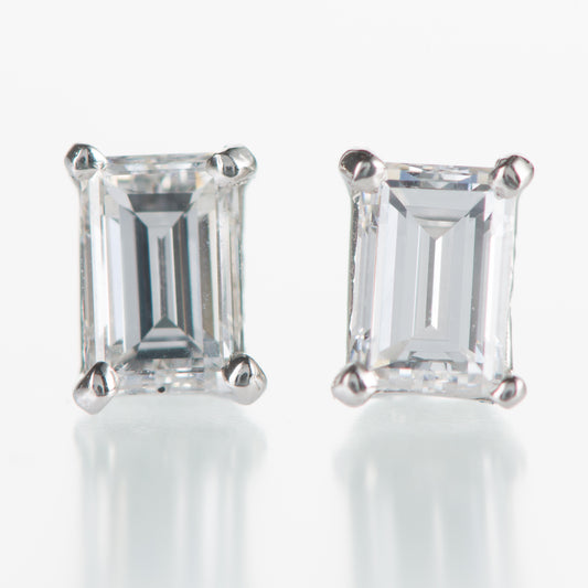 ダイヤモンドバケットカット　1粒スタッドピアス　プラチナ900製 D: 0.43t (0.221ct E VVS2 / 0.213ct F VS1 Pt900)