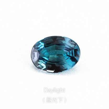 アレキサンドライト 0.33ct 昼光下での発色