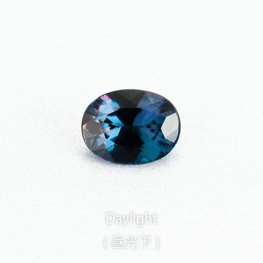アレキサンドライト 0.24ct 昼光下での発色