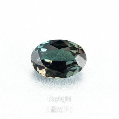 アレキサンドライト 0.55ct 昼光下での発色