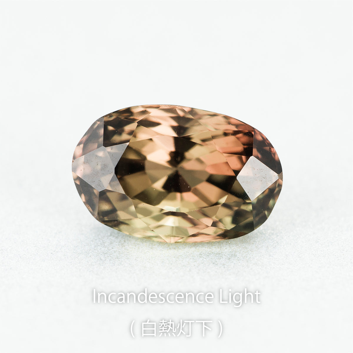アレキサンドライト 1.13ct 白熱灯下でのカラーチェンジ