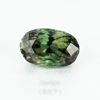 アレキサンドライト 1.13ct 昼光下での発色