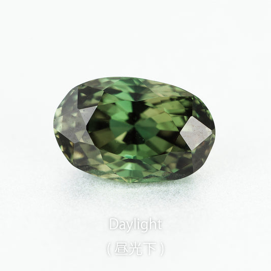 アレキサンドライト 1.13ct 昼光下での発色