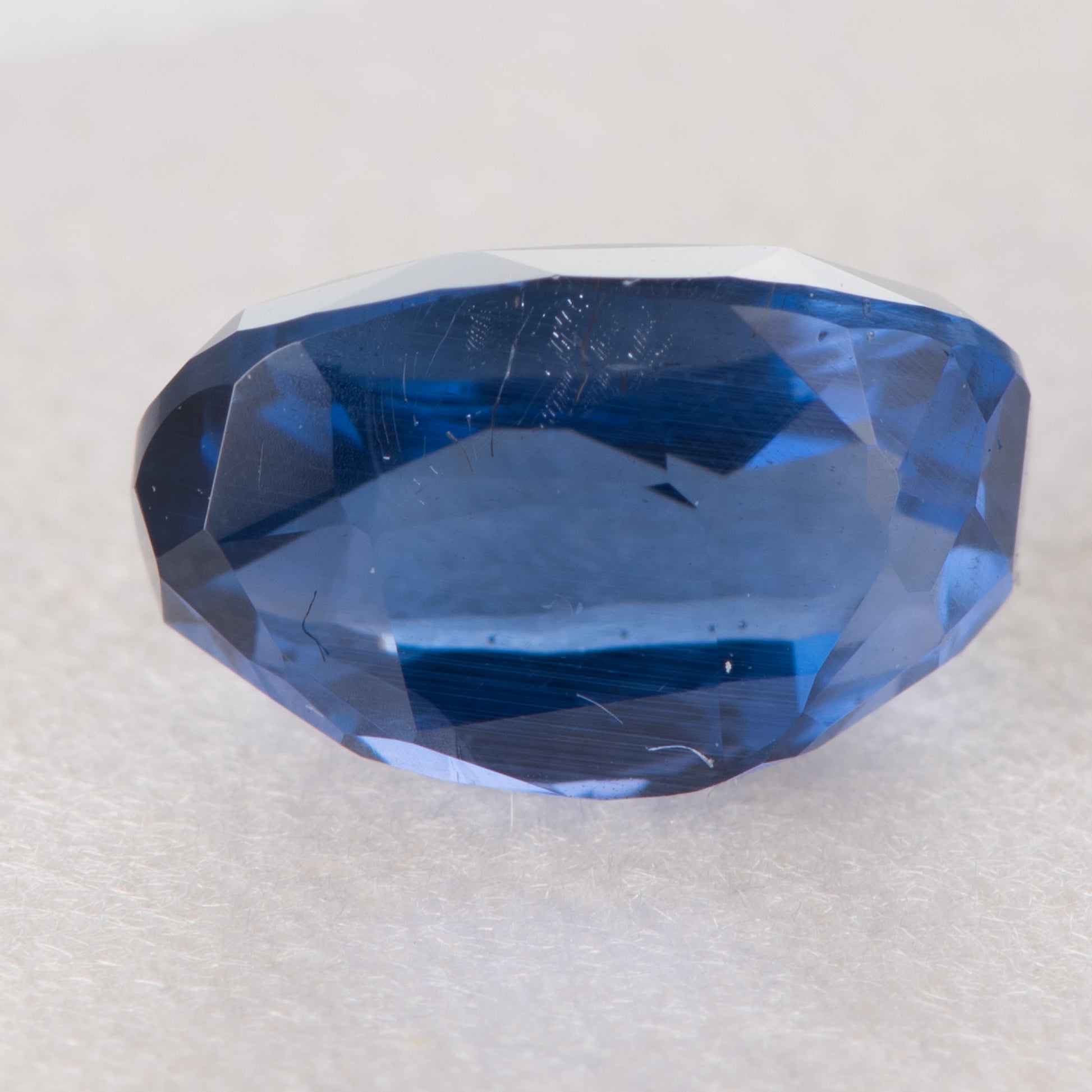 1.91ct, 非加熱ブルーサファイア オーバルシェイプ ルース, GIA