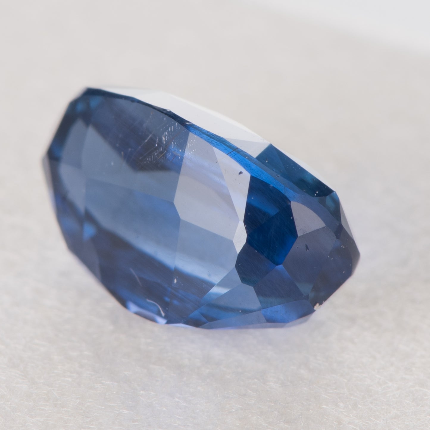 1.91ct, 非加熱ブルーサファイア オーバルシェイプ ルース, GIA