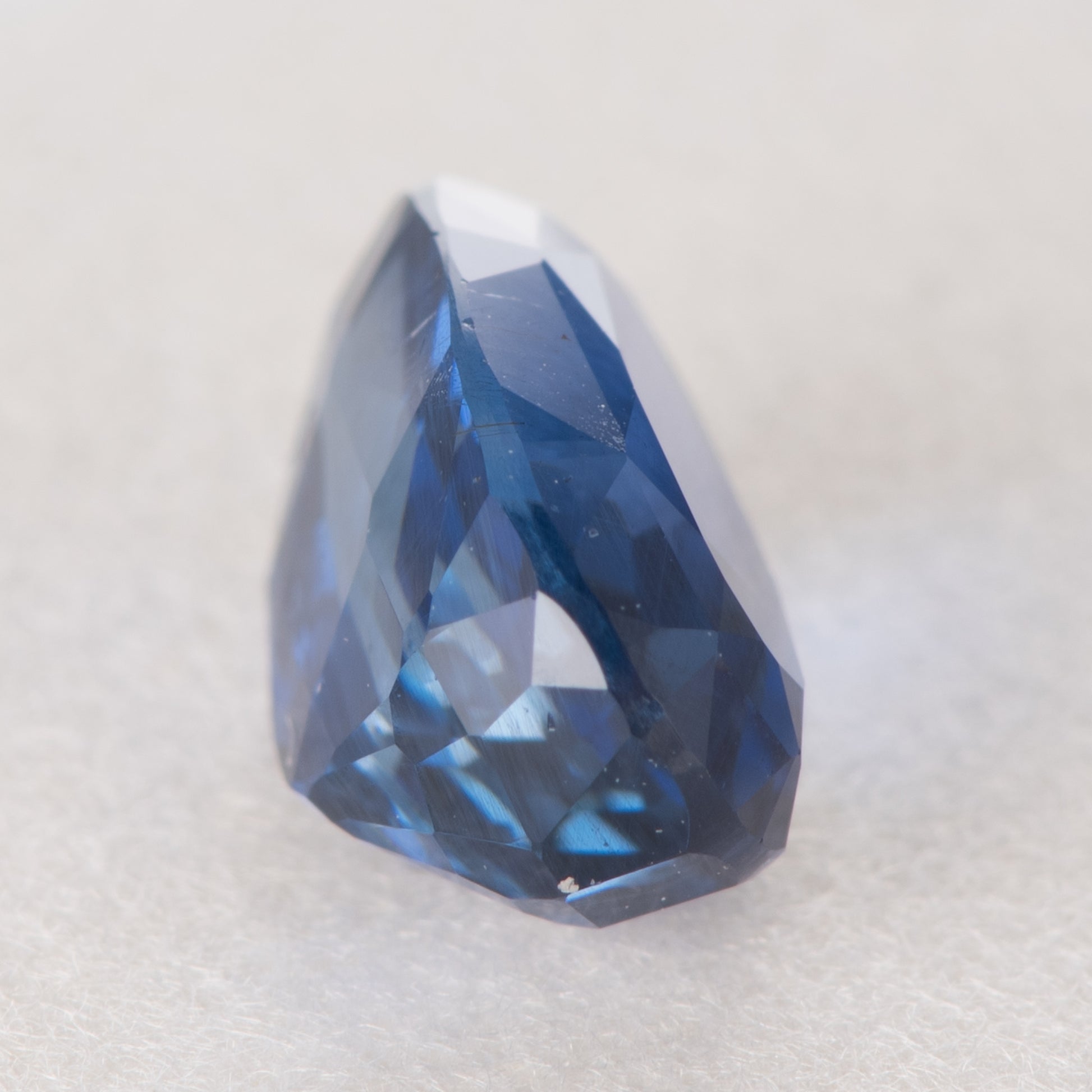 1.91ct, 非加熱ブルーサファイア オーバルシェイプ ルース, GIA