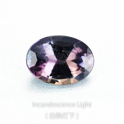 アレキサンドライト 0.75ct 白熱灯下でのカラーチェンジ