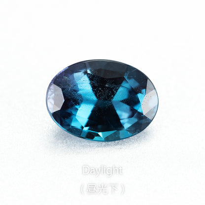 アレキサンドライト 0.75ct 昼光下での発色