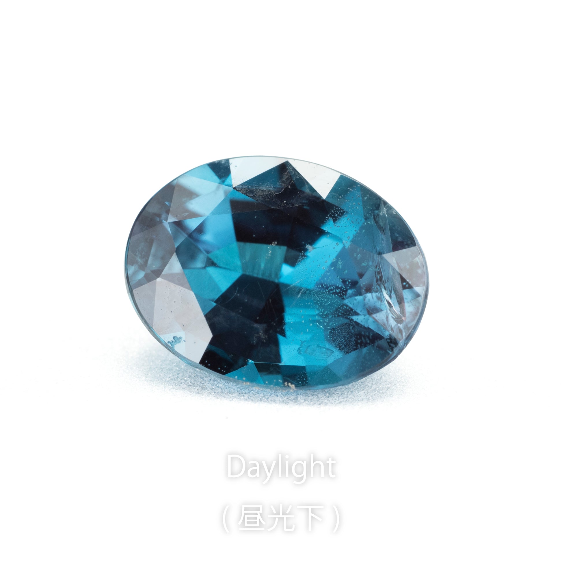 アレキサンドライト 0.78ct 昼光下での発色