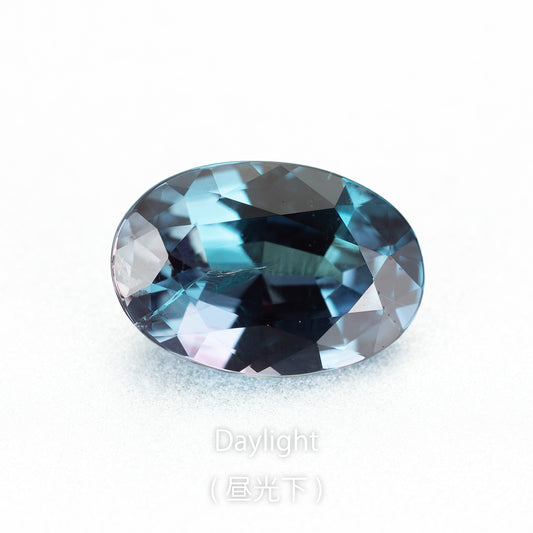 アレキサンドライト 0.79ct 昼光下での発色