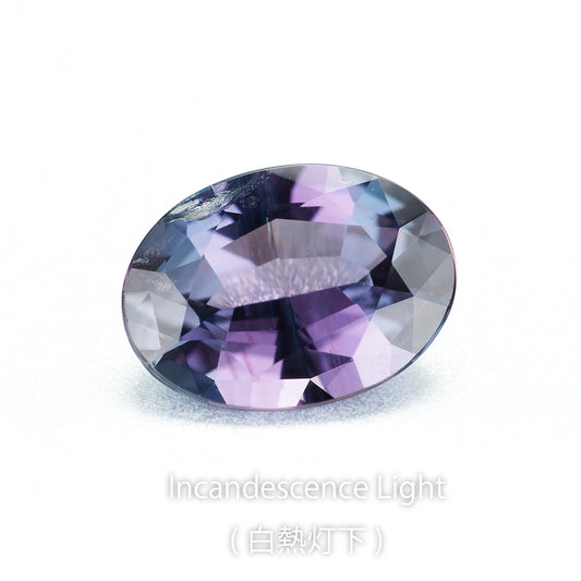 アレキサンドライト 0.80ct 白熱灯下でのカラーチェンジ