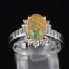 メキシコオパールxダイヤモンド プラチナリング MO: 1.88 ct D: 0.82ct Pt900